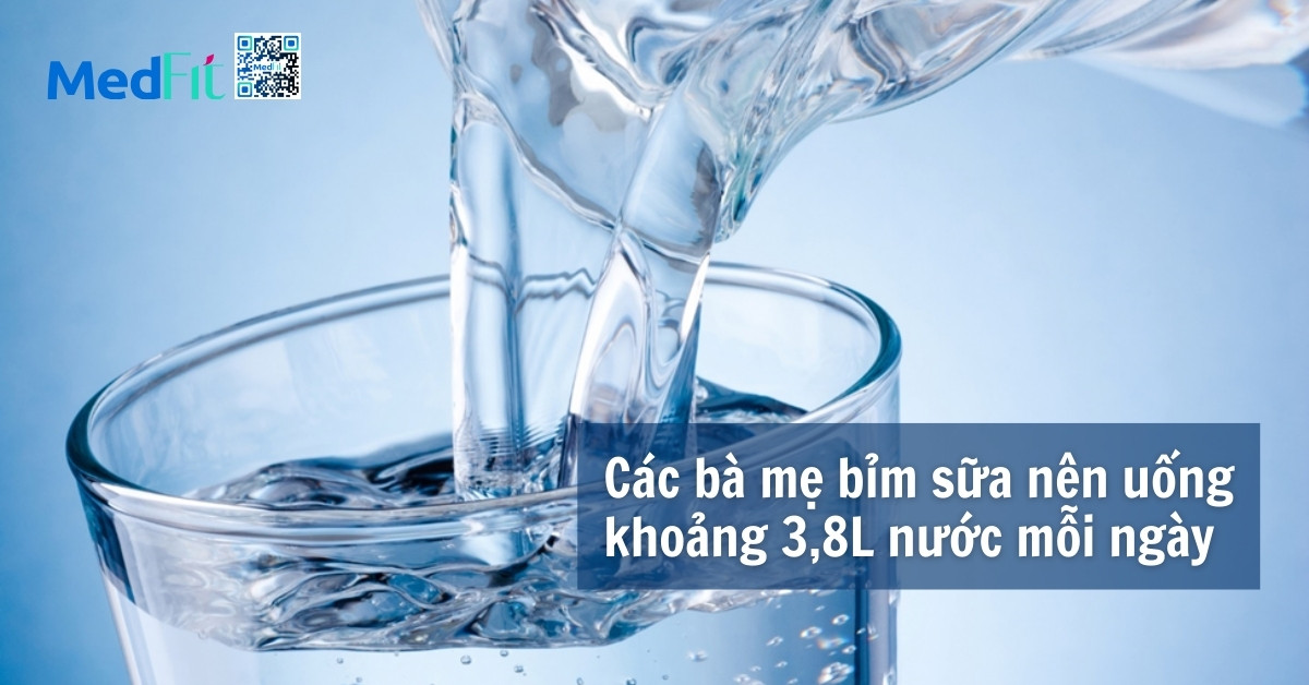 các bà mẹ bỉm sữa nên uống khoảng 3,8l nước mỗi ngày