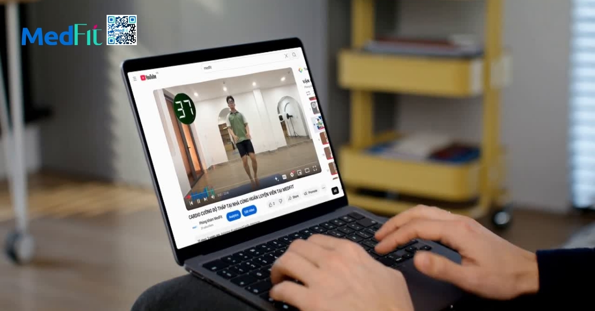 Giảm cân khoa học với gói dinh dưỡng vận động tại MedFit 5 khách hàng có thể luyện tập qua video của medfit