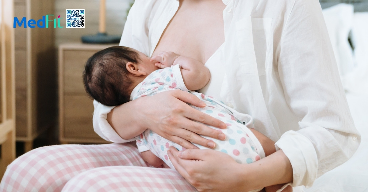 Giảm mỡ bụng khi cho con bú: Cơ hội tự nhiên mà mẹ không nên bỏ lỡ 3 hình minh hoạ mẹ cho con bú