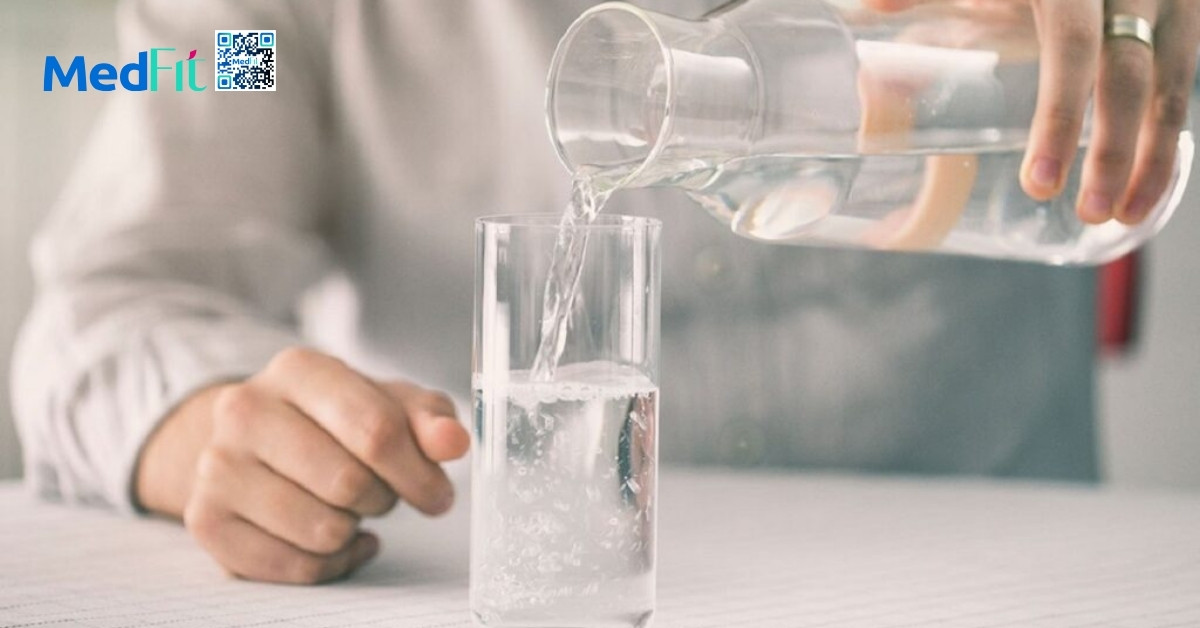 Lượng nước này cần được điều chỉnh tăng nếu có hoạt động thể lực, ra nhiều mồ hôi hoặc trong những ngày thời tiết oi