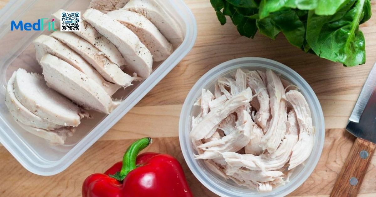 Hướng dẫn xây dựng thực đơn giảm cân với ức gà trong 1 tuần 12 hình minh họa ức gà luộc