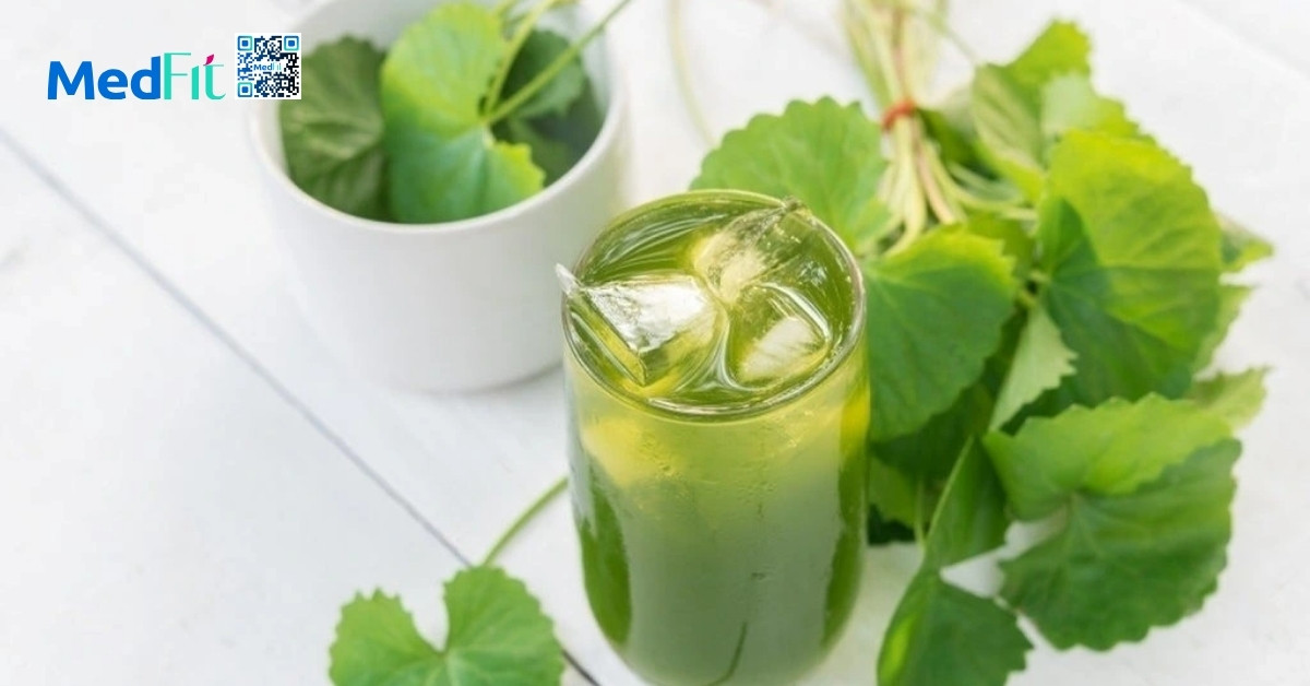 Uống rau má có giảm cân không? Chuyên gia dinh dưỡng giải đáp 2 nước ép rau má (hình minh họa)