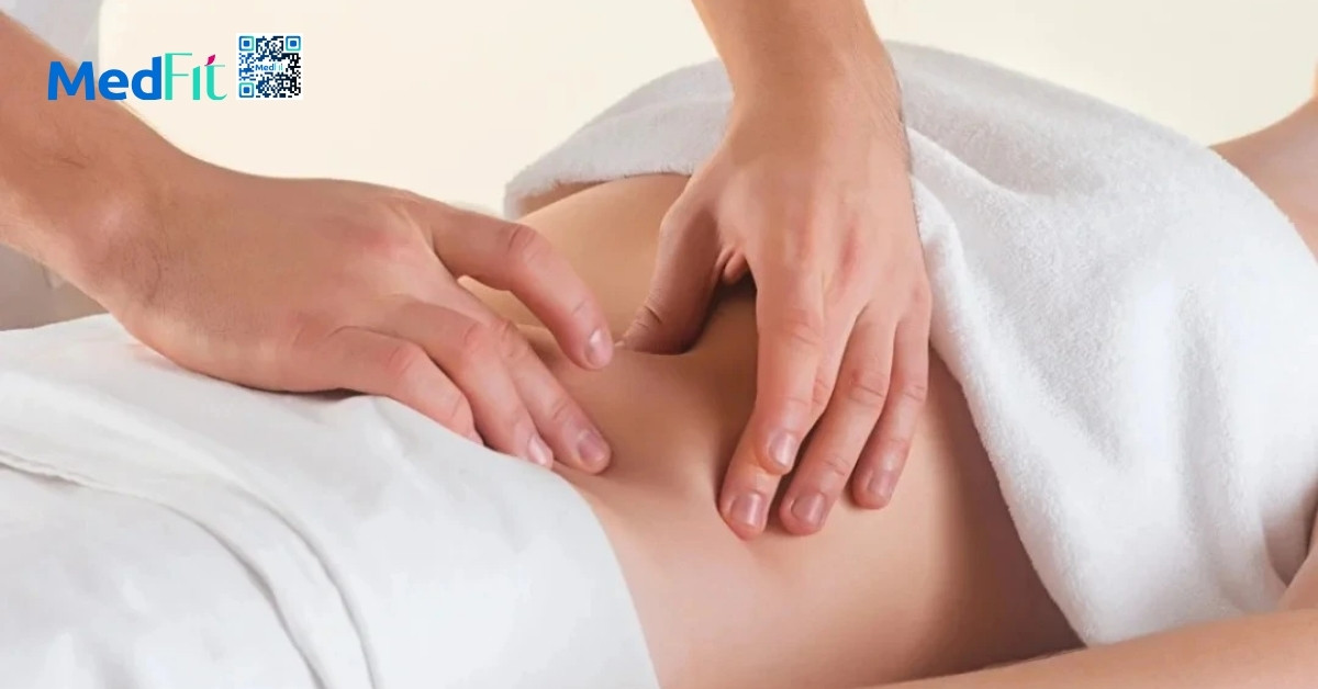 Dịch vụ giảm béo sau sinh tại nhà: Giá bao nhiêu và hiệu quả như thế nào? 2 hình minh họa massage bụng