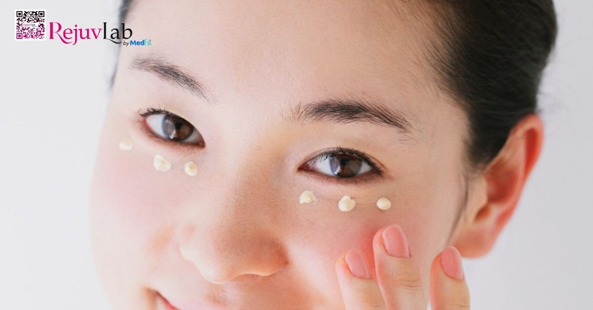 hình minh họa thoa kem mắt