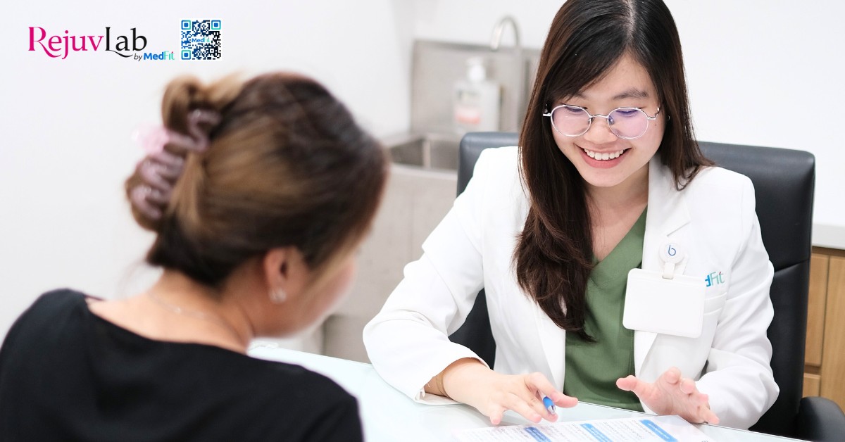 Thăm khám với Bác sĩ để được tư vấn và điều trị nọng mặt