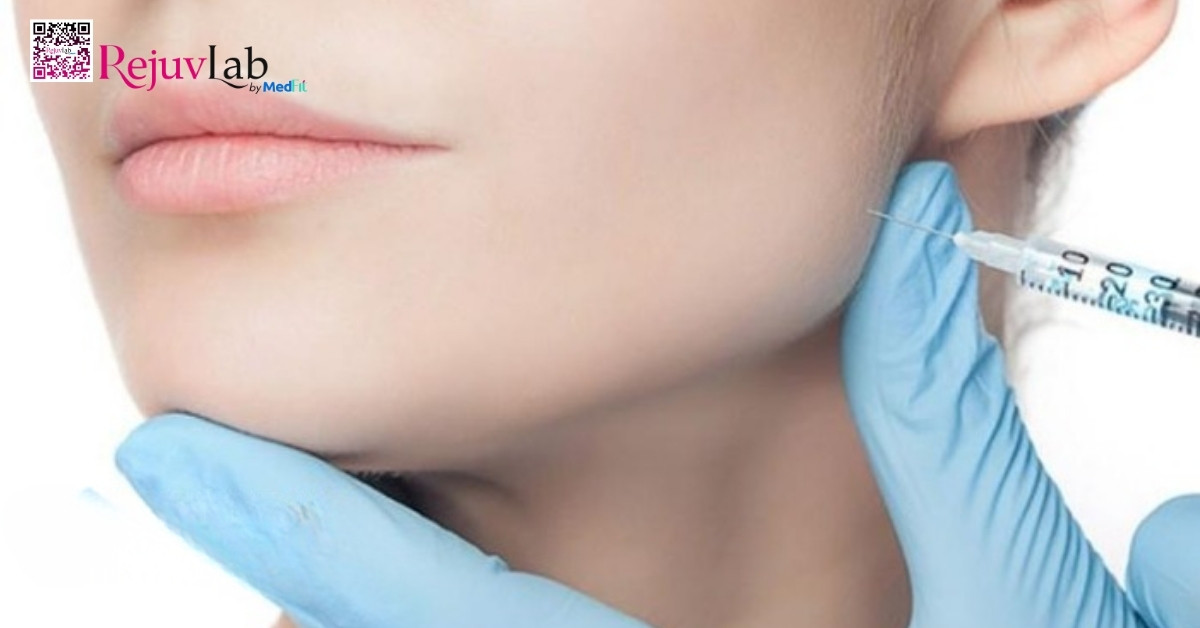 Tiêm Botox gọn hàm giá bao nhiêu? Review hiệu quả thực tế tại RejuvLab 5 Người có cơ hàm phát triển mạnh làm gương mặt vuông, to nên tiêm Botox gọn hàm
