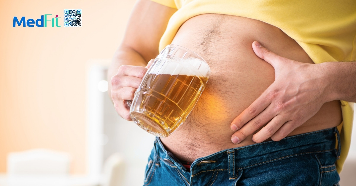 Tập luyện tại chỗ trong văn phòng để giảm cân 5 Môi trường làm việc văn phòng với văn hóa công sở thường xuyên tiệc tùng, liên hoan, sinh nhật khiến kế hoạch ăn kiêng bị phá vỡ, đảo lộn thời gian tập luyện nhẹ nhàng