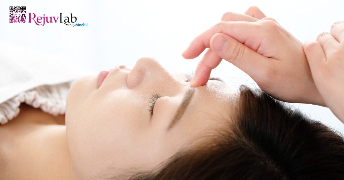 Hướng dẫn bấm huyệt mặt thon gọn tại nhà giúp khuôn mặt thanh thoát hơn 5 Bấm huyệt vùng trán