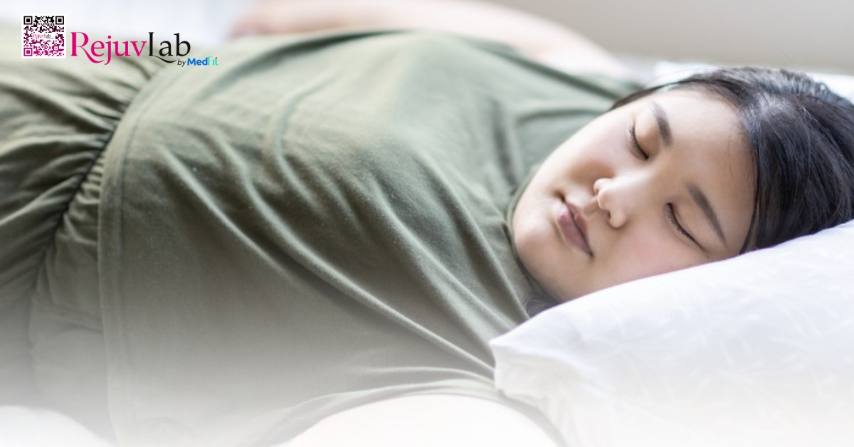 Ngủ đủ giấc từ 7-8 tiếng/đêm giúp cơ thể phục hồi và giảm thiểu tích tụ mỡ thừa, đặc biệt là ở mặt