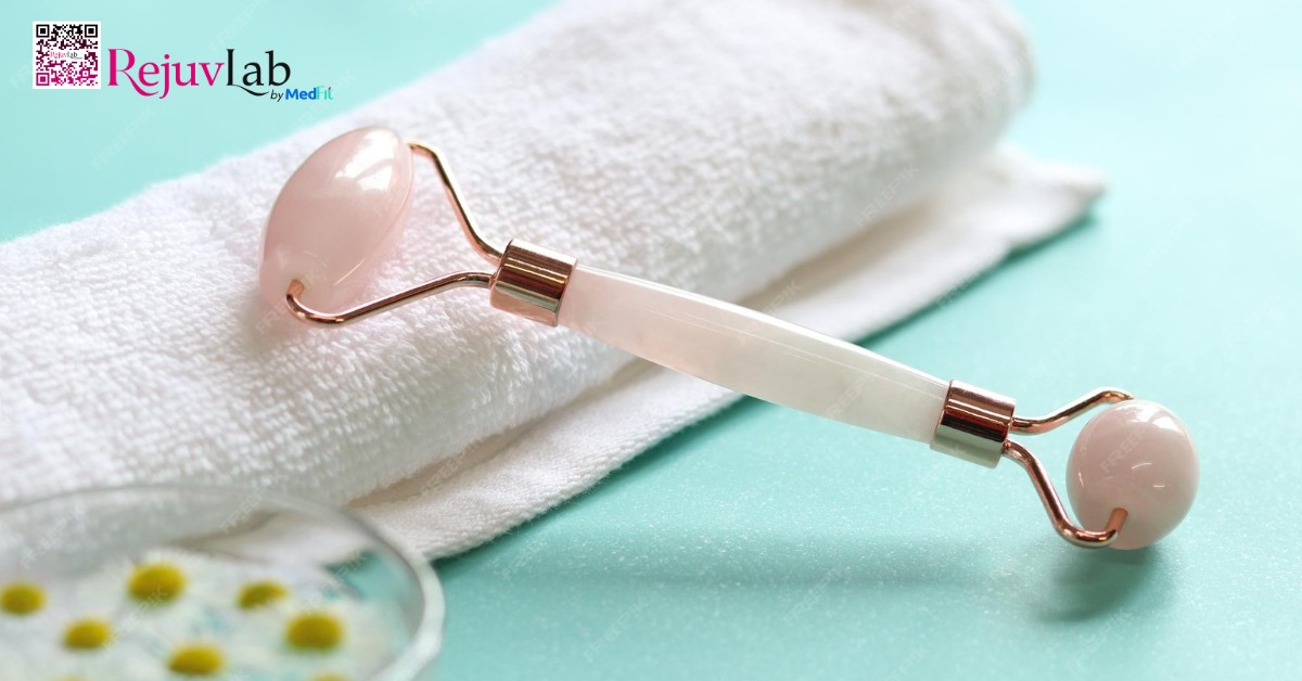 Cách dùng thanh lăn thon gọn mặt đúng cách để da săn chắc hơn 5 Ve sinh thanh lan 1