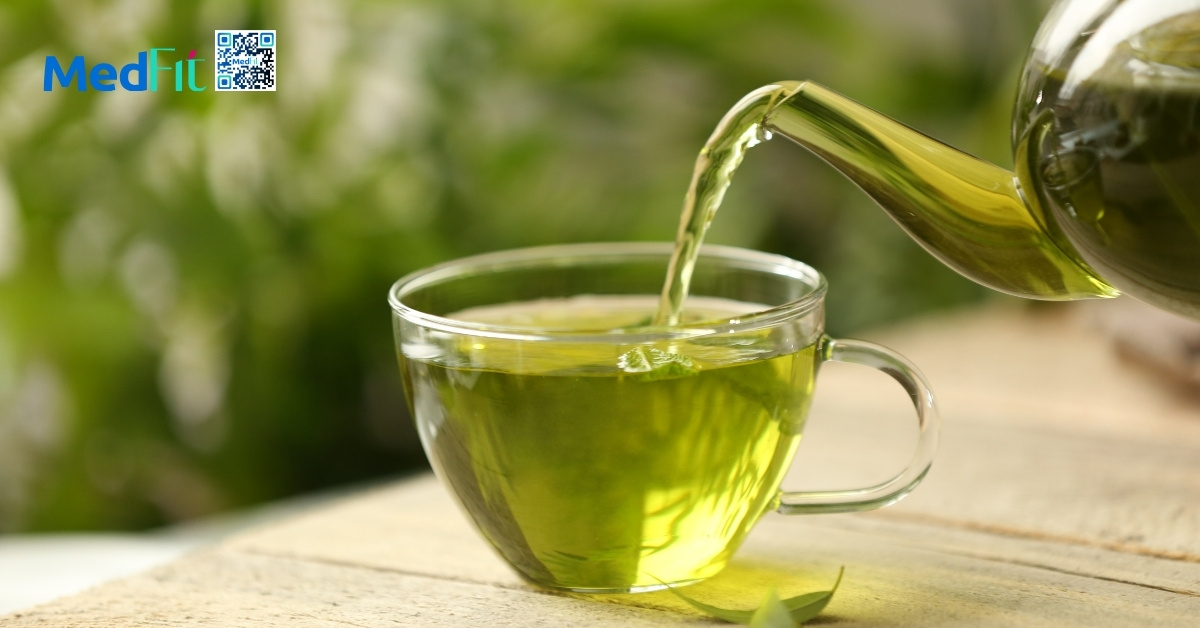 Để tận dụng tối đa lợi ích của trà xanh mà không gặp phải tác dụng phụ, nên uống từ 2–3 tách trà/ngày