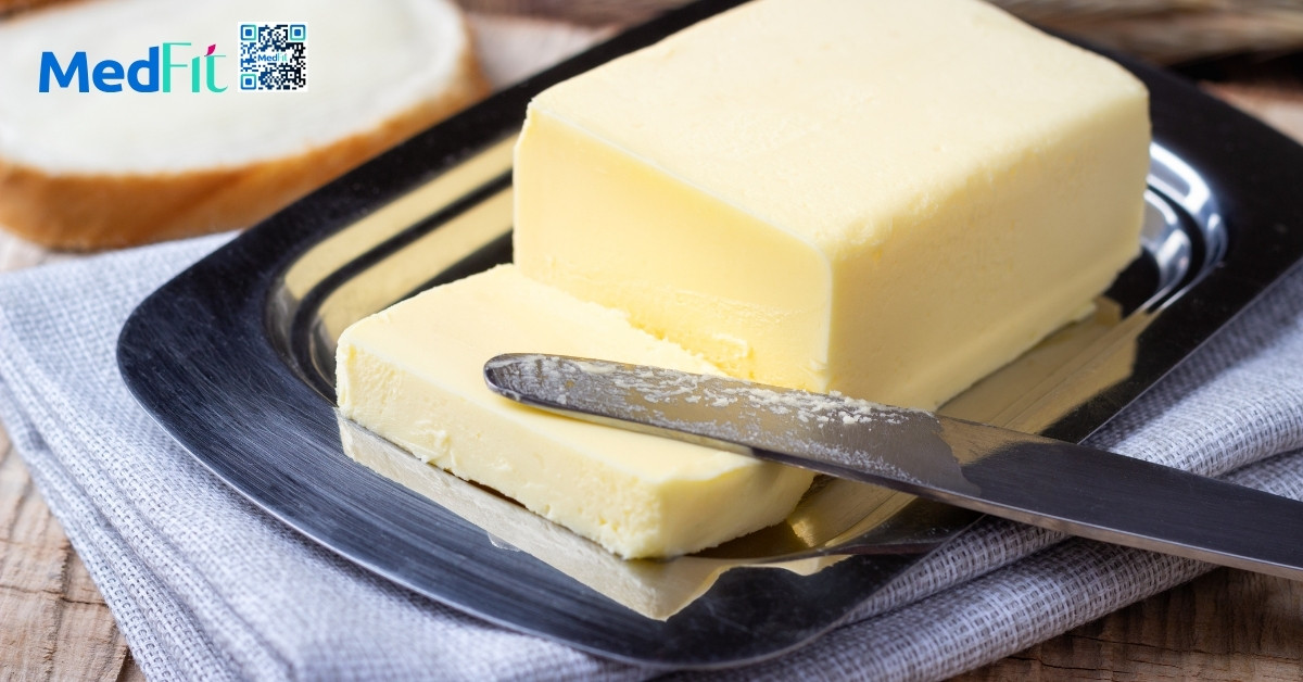 Butter (bơ) là một sản phẩm béo được làm từ sữa của bò, dê hoặc cừu