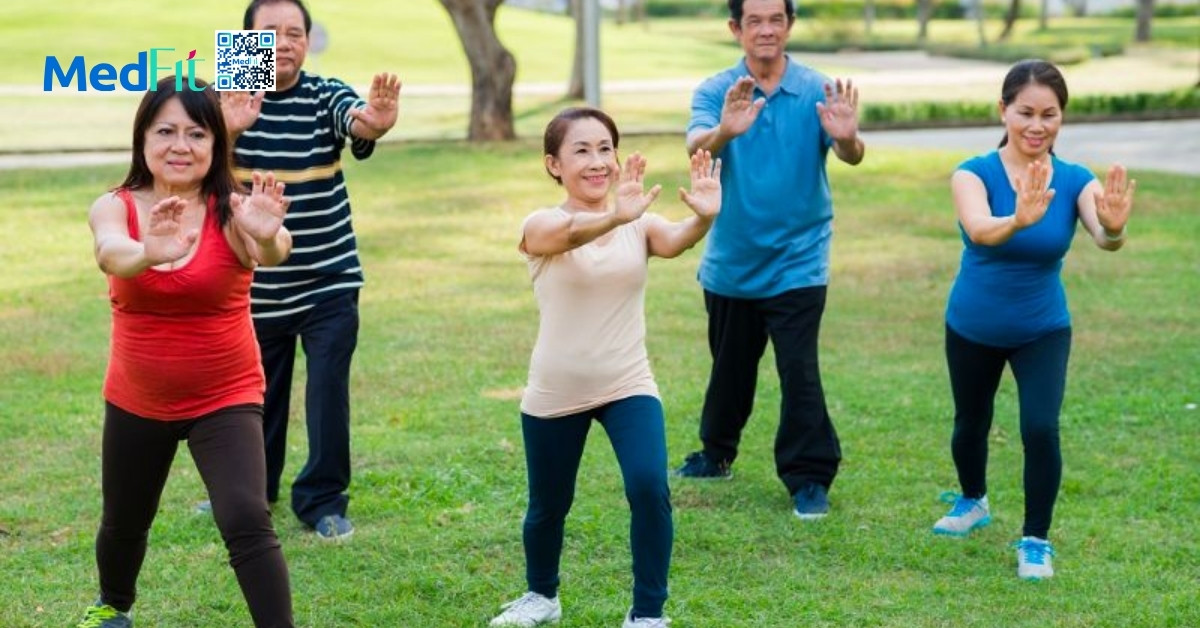 Cách giảm béo an toàn và hiệu quả cho người cao tuổi 15 Người cao tuổi nên thử thay đổi chế độ ăn uống và các hoạt động thể dục trong quá trình giảm cân