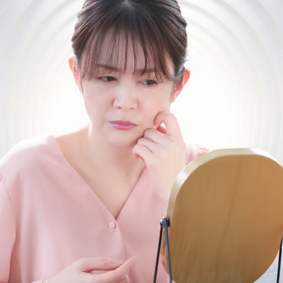 Khuôn mặt lão hóa nhẹ trung bình